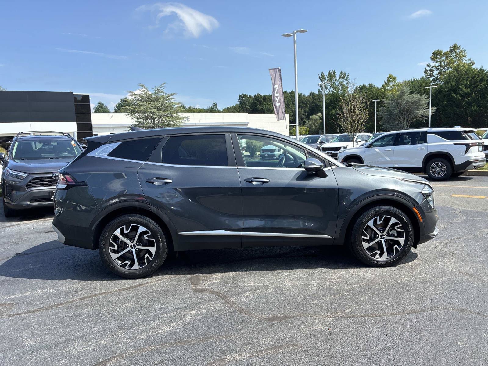 Used 2023 Kia Sportage EX FWD image 8