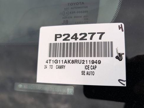 Used 2024 Toyota Camry SE FWD image 33