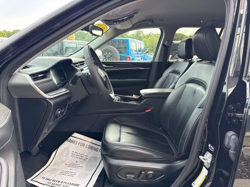 Used 2023 Jeep Grand Cherokee Limited AWD/4WD image 13