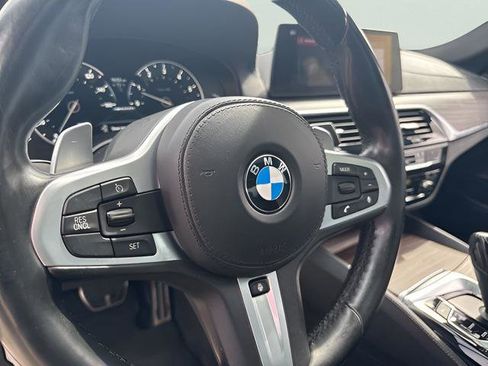 Used 2018 BMW M550i xDrive image 25