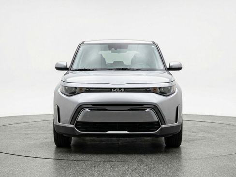 Used 2025 Kia Soul LX w/ LX Technology Package image 2