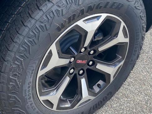 New 2026 GMC Yukon AT4 Ultimate w/ LPO, Illumination Package image 32