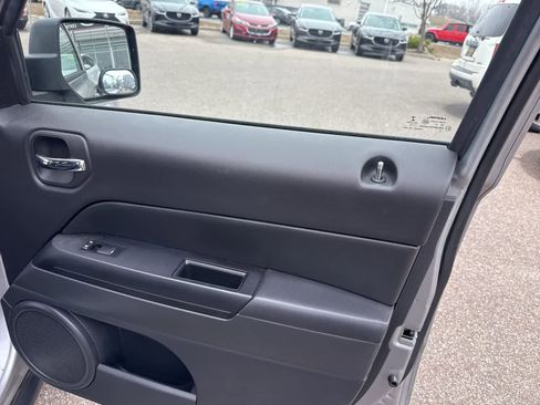 Used 2016 Jeep Patriot High Altitude image 27