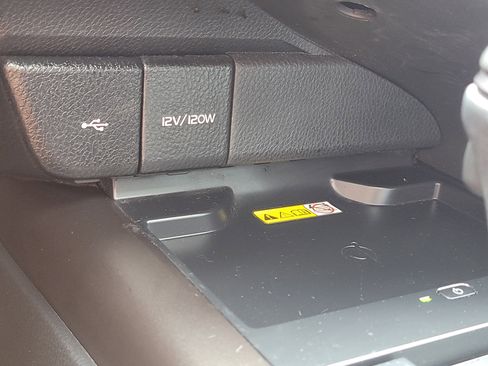 Used 2024 Toyota Camry SE w/ Cold Weather Package image 27