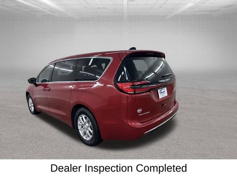 Used 2025 Chrysler Pacifica Select FWD image 9