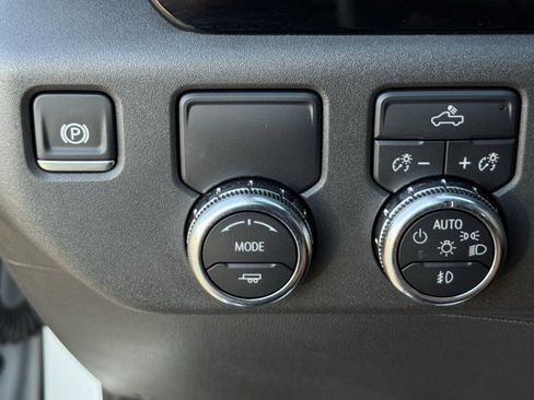 Used 2024 GMC Sierra 1500 Elevation image 23