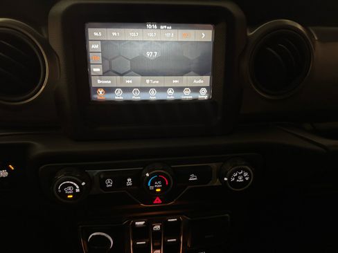 Used 2021 Jeep Wrangler Unlimited Sport AWD/4WD image 21