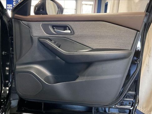 Used 2023 Nissan Rogue SV AWD/4WD image 12