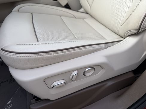 Used 2023 GMC Yukon XL Denali image 15