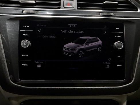 Used 2022 Volkswagen Tiguan SE image 3
