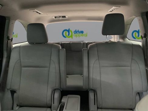 Used 2015 Toyota Highlander Limited AWD/4WD image 21