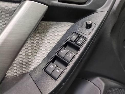 Used 2018 Subaru Forester 2.5i Premium w/ All-Weather Package image 17