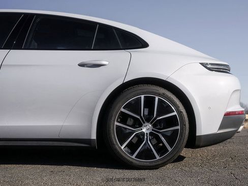 Used 2024 Porsche Panamera 4 w/ Premium Package image 5