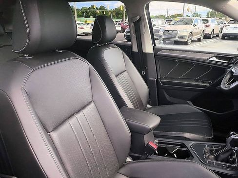 Used 2023 Volkswagen Tiguan SE FWD image 33