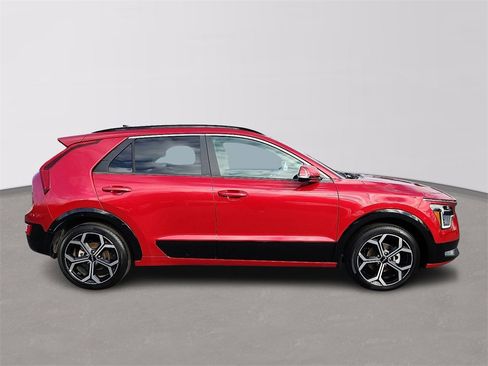 Certified 2024 Kia Niro EX Touring image 7