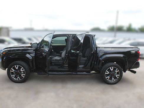 Used 2024 Toyota Tacoma TRD Sport AWD/4WD image 20