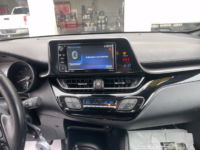 Used 2018 Toyota C-HR XLE FWD image 19