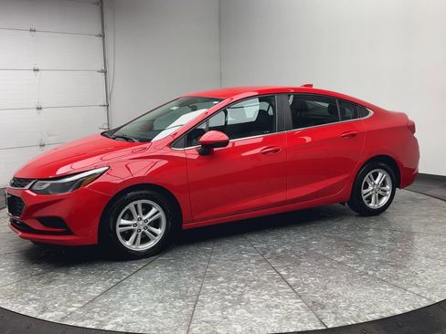 Used 2017 Chevrolet Cruze LT image 28