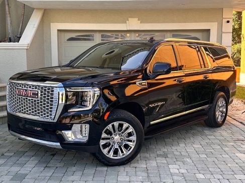 Used 2021 GMC Yukon XL SLT AWD/4WD image 4