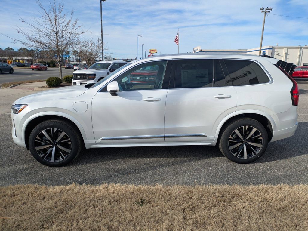 New 2025 Volvo XC90 T8 Core w/ Climate Package AWD/4WD image 7