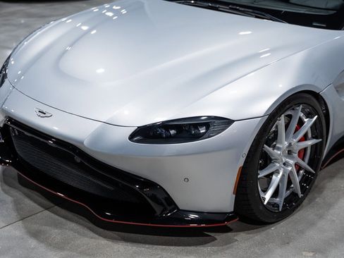 Used 2019 Aston Martin V8 Vantage Coupe RWD image 11