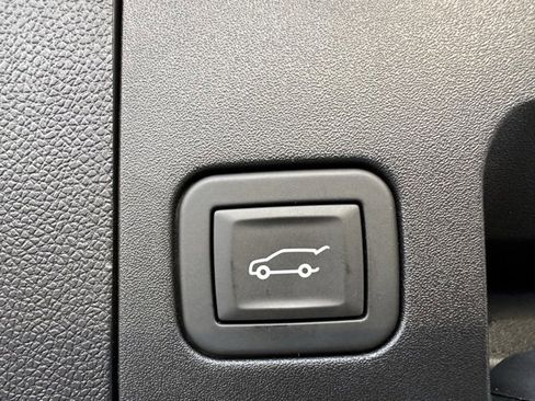 Used 2025 Cadillac XT4 Premium Luxury image 22