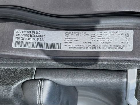 Used 2025 Jeep Grand Cherokee Limited RWD image 43