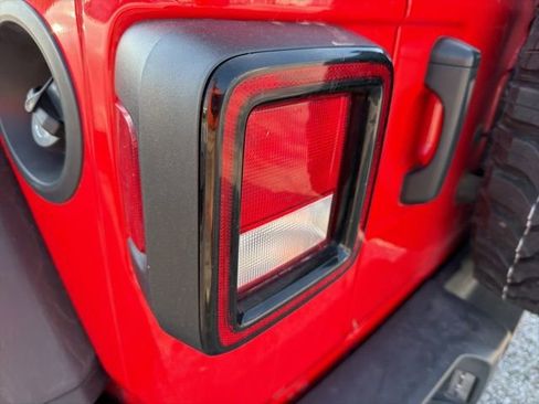 Used 2025 Jeep Wrangler Willys image 7