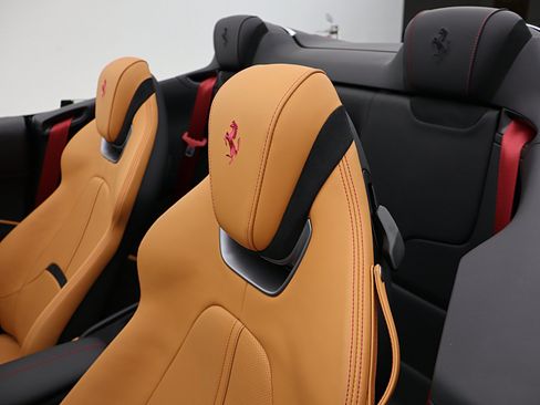 Used 2026 Ferrari Roma Spider RWD image 48