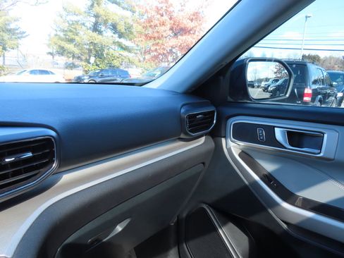 Used 2024 Ford Explorer XLT w/ Equipment Group 202A image 20