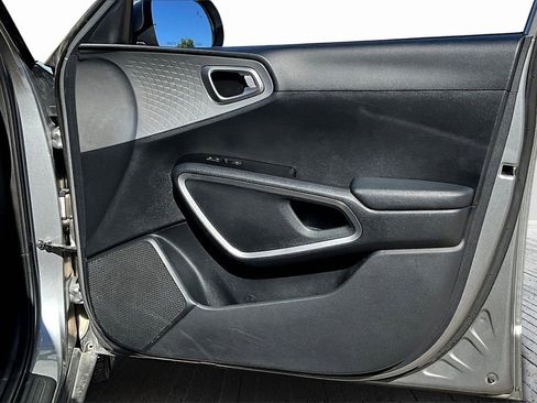 Certified 2023 Kia Soul LX w/ LX Technology Package image 19