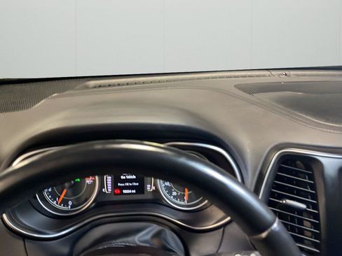 Used 2019 Jeep Cherokee Latitude Plus FWD image 20