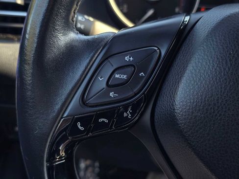 Used 2021 Toyota C-HR XLE image 30