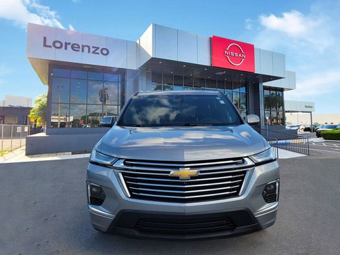 Used 2023 Chevrolet Traverse Premier image 2