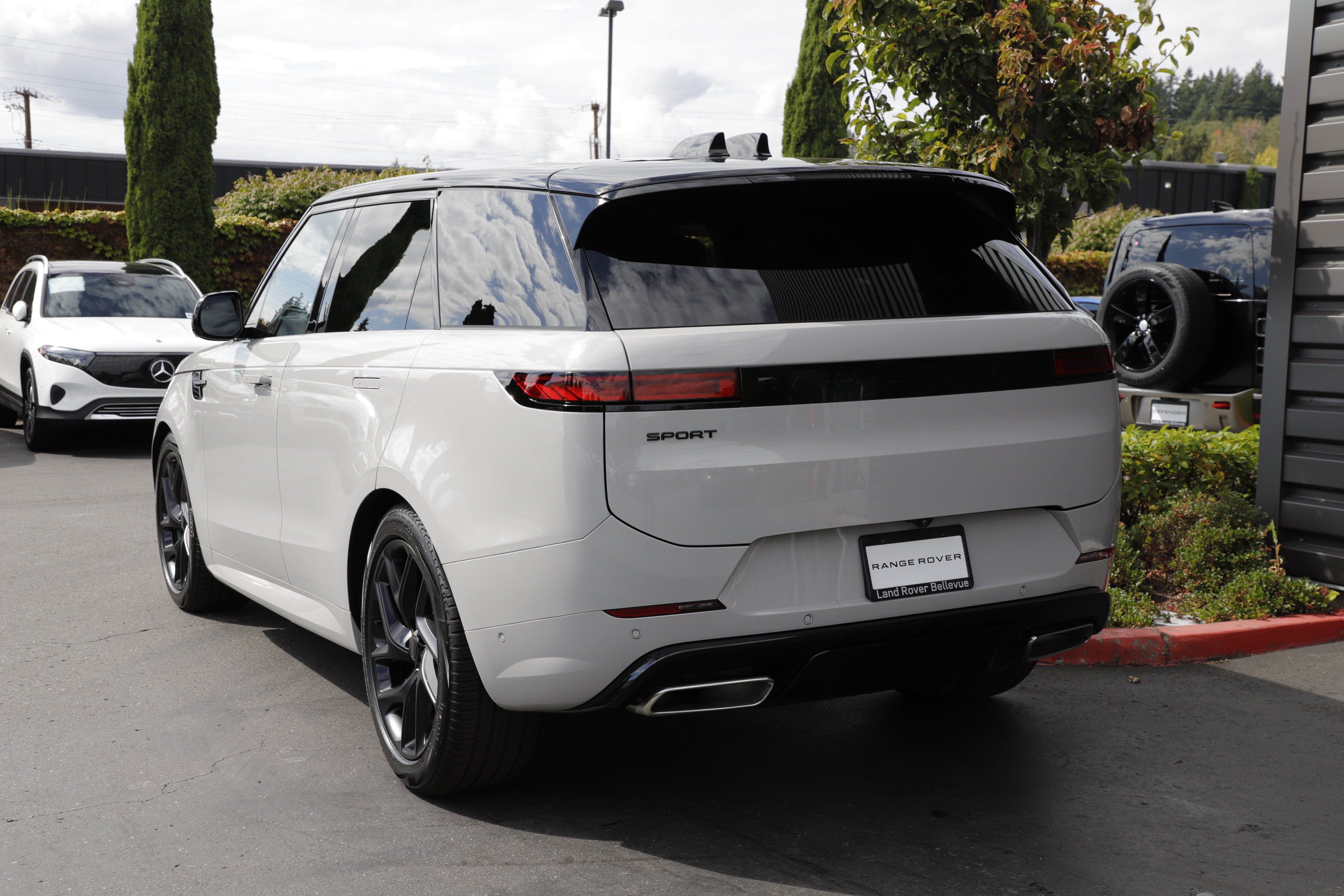 New 2026 Land Rover Range Rover Sport Dynamic SE AWD/4WD image 6