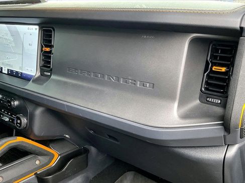 Used 2024 Ford Bronco Badlands image 17