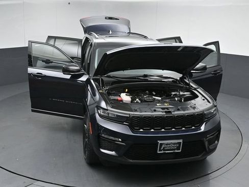 Used 2023 Jeep Grand Cherokee Limited w/ Black Appearance Package AWD/4WD image 54