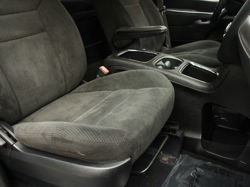 Used 2015 Dodge Grand Caravan SXT w/ Blacktop Package FWD image 27