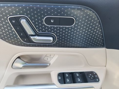 Used 2025 Mercedes-Benz GLA 250 4MATIC image 18