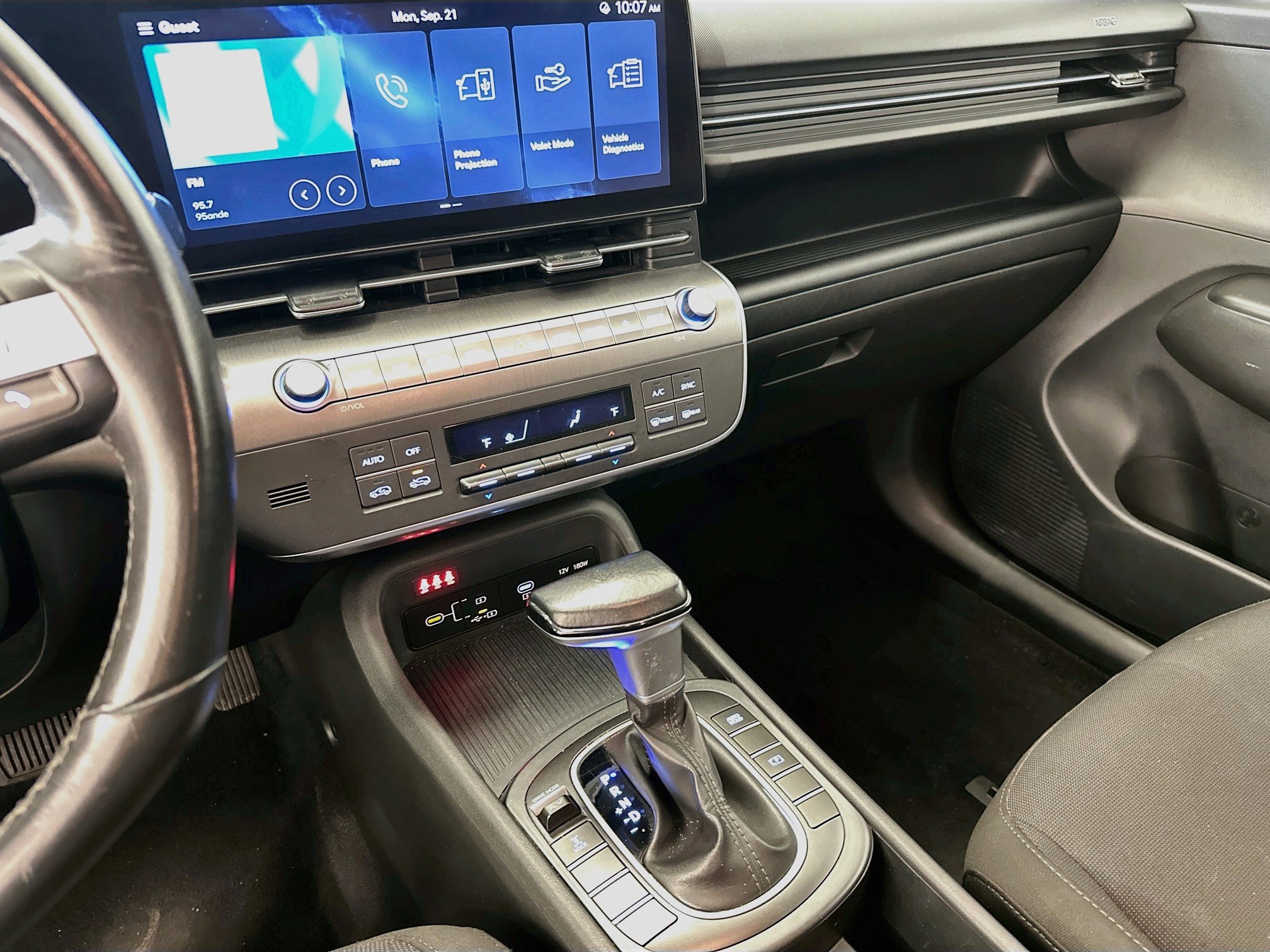 Used 2025 Hyundai Kona SEL AWD/4WD image 26