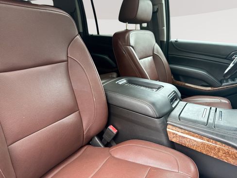 Used 2019 Chevrolet Suburban Premier w/ Premier Plus Edition AWD/4WD image 24
