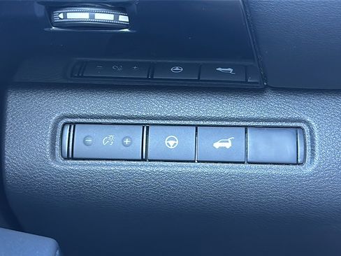 Used 2025 Nissan Pathfinder SV image 36