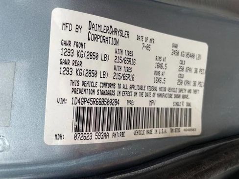 Used 2006 Dodge Caravan SXT image 38