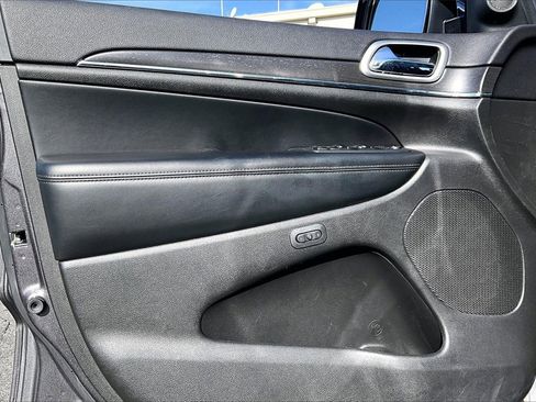 Certified 2018 Jeep Grand Cherokee Limited image 25