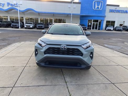 Used 2022 Toyota RAV4 XLE Premium image 3