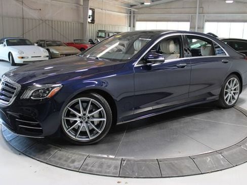 Used 2020 Mercedes-Benz S 560 Sedan w/ AMG Line Exterior image 4
