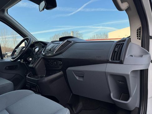 Used 2015 Ford Transit 150 XLT image 21