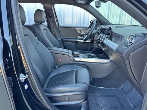 Used 2021 Mercedes-Benz GLB 250 w/ Premium Package image 14