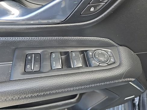 Used 2021 GMC Yukon Denali w/ Denali Premium Package image 9