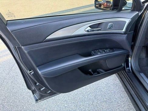 Used 2018 Lincoln MKZ Premiere FWD image 11
